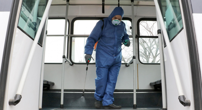 Във Варна също започва ежедневна дезинфекция в градските автобуси и в обществените сгради