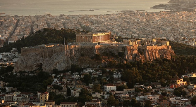 Гърция затвори всички учебни заведения, родителите излизат в отпуск
