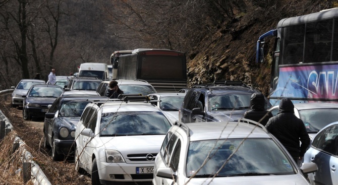 Пътници от рискови страни ще бъдат пропускани в Северна Македония само през ГКПП "Гюешево - Деве Баир"