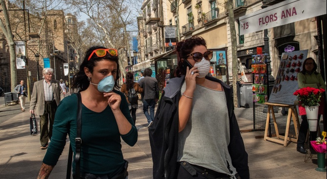 Испания изолира четири града заради коронавируса, политици и министри са с положителни проби