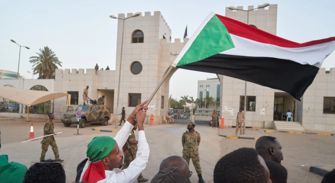 Суданският премиер Абдала Хамдок оцеля при бомбен атентат в столицата
