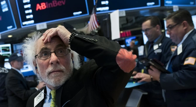 Паниката на глобалните фондови пазари ескалира в началото на седмицата