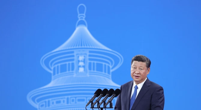 Китайският президент Си Цзинпин пристигна днес на първото си посещение