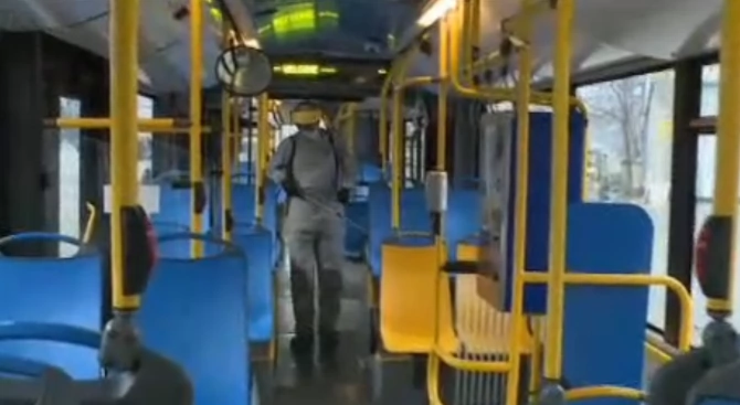 От днес автобусите във Варна освен традиционното почистване и дезинфекция