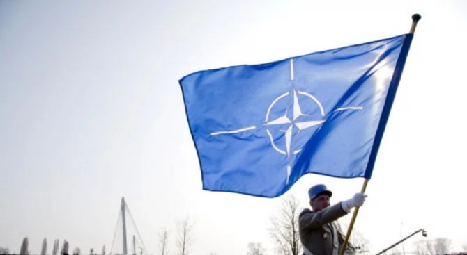 Бившият генерален секретар на НАТО Хавиер Солана е бил приет