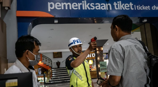 Транспортният министър на Индонезия Буди Кария Сумади е с положителна