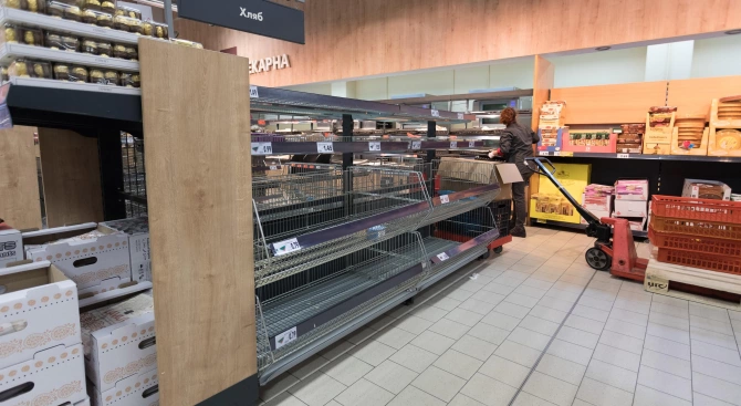 В супермаркетите в Бургас ще се допускат до 20 души