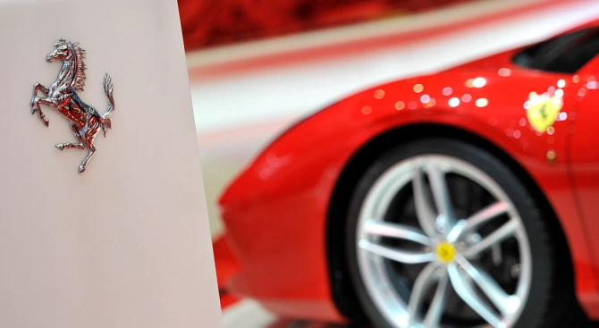 Легендарният производител на спортни коли Ферари Ferrari затваря и двата