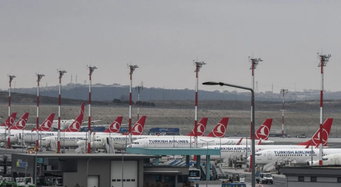 От полунощ Турция затваря границите за полети от 9 европейски