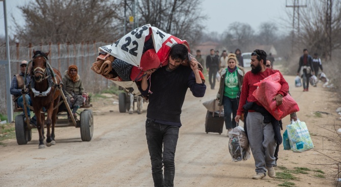 Турция: Близо 150 хиляди мигранти са влезли в Гърция от Одрин