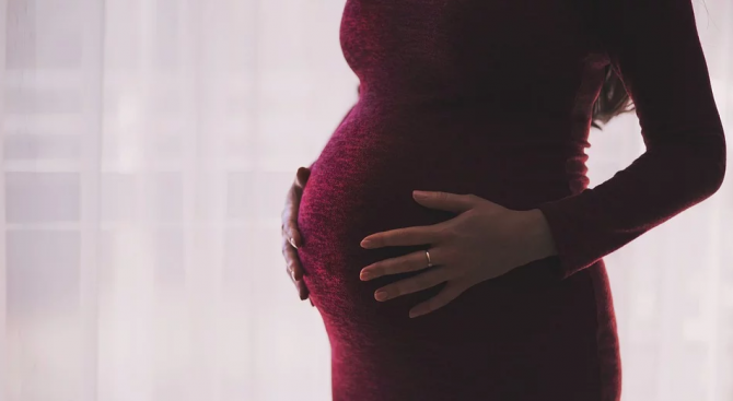 Какво трябва да знаят бременните във връзка с разпространението на