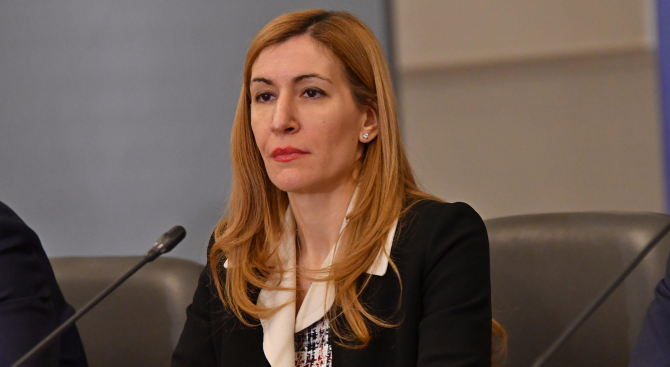Ангелкова: Няма да оставим нито един български гражданин в чужбина да не може да се прибере в родината