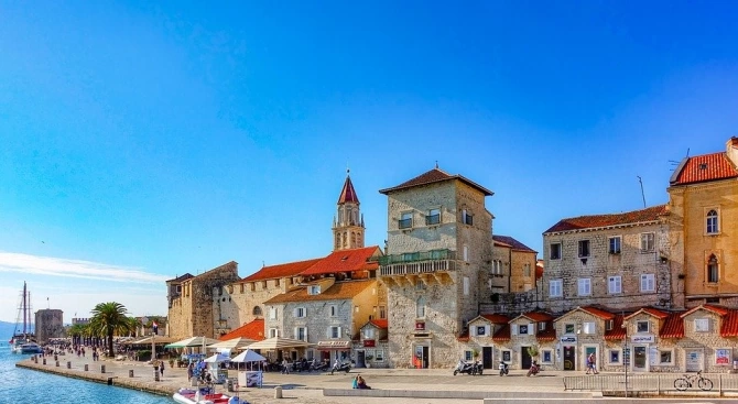 Хърватия затваря от утре 19 март кина ресторанти и барове