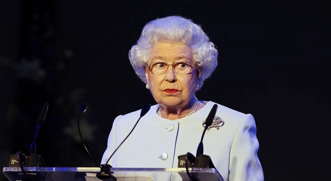 Британската кралица Елизабет Втора заяви че кралското семейство ще поеме