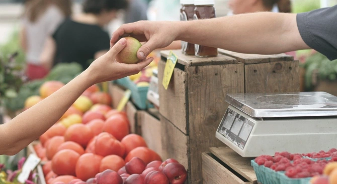 Турция спира опипването на плодове и зеленчуци в супермаркетите магазините