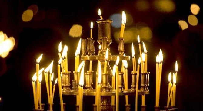 Православната църква почита днес празника Кръстопоклонна неделя На този ден