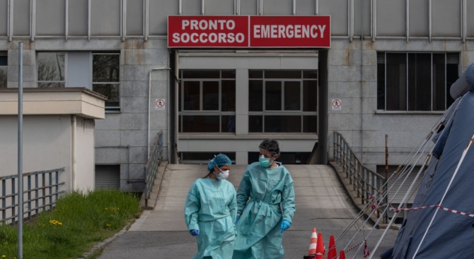 За първи път Италия регистрира спад на смъртните случаи