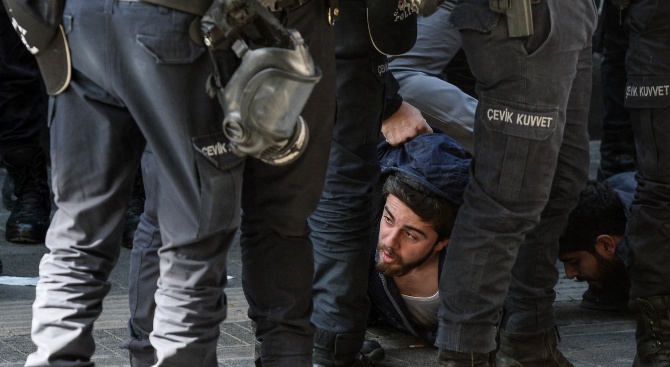 Над 400 души в Турция са били арестувани за провокации
