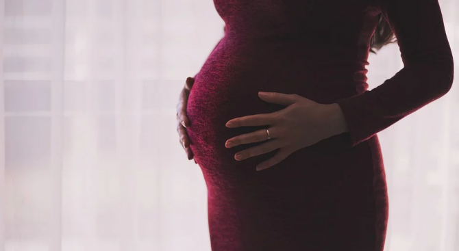 Предаването на новия коронавирус на фетуса по време на бременността