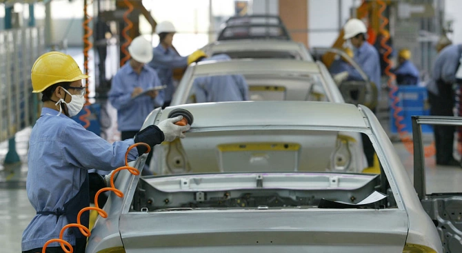 Японският автомобилостроител Мазда Mazda спира производството в няколко завода в