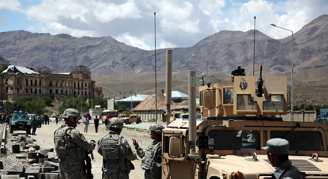 Четирима военнослужещи пристигнали наскоро в контингента на НАТО в Афганистан