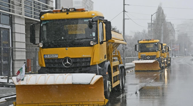78 машини снегопочистваща техника и екипи на фирмите ангажирани