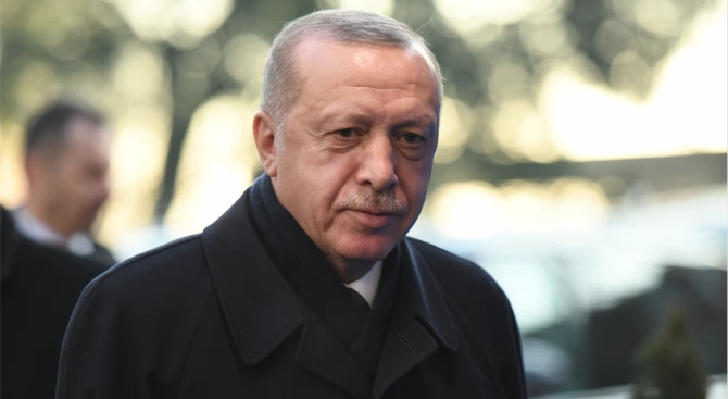 Турският министър на транспорта Мехмет Джахит Турхан бе отстранен от