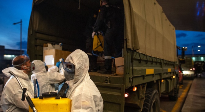 Испанската армия провежда операция за дезинфекция срещу коронавируса