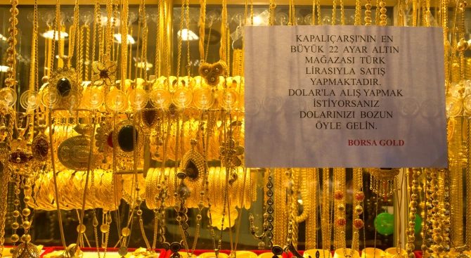 Крадци отмъкнаха торби със злато от затворения заради коронавируса исторически