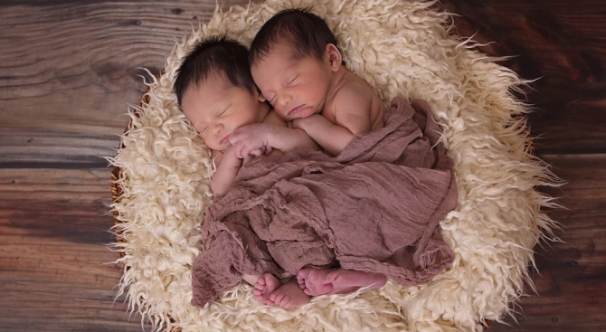 Индийци кръстиха новородените си близнаци Корона и Ковид съобщи Асошиейтед прес