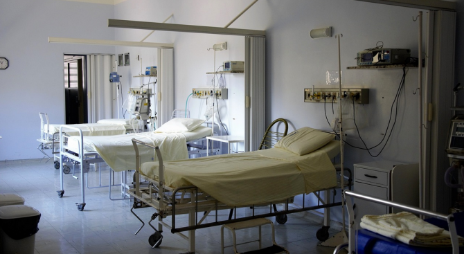 Общо 2908 болнични легла за заразени с COVID-19 от общо 7400 са осигурени в общинските болници в цялата страна