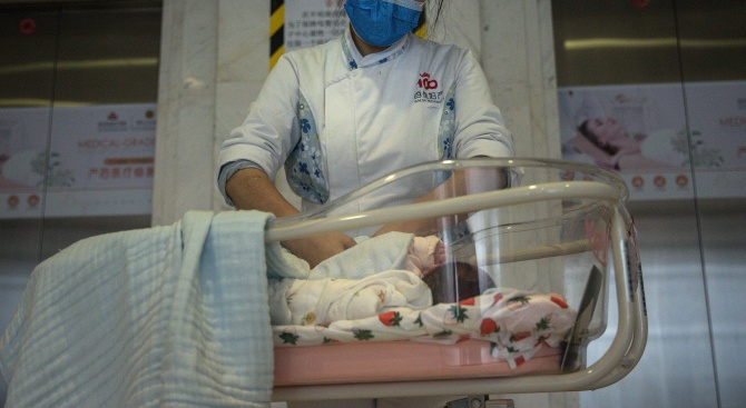  Две дами с COVID-19 родиха здрави бебета в Перу 