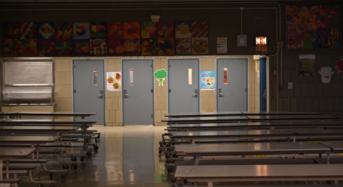 Училищата в Ню Йорк остават затворени до края на учебната година