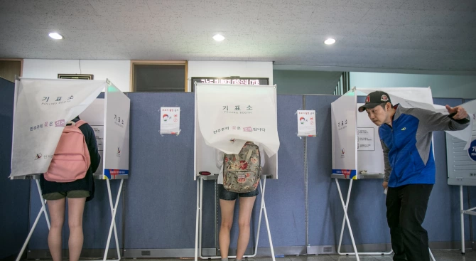В Южна Корея започна гласуване на парламентарни избори Днес и
