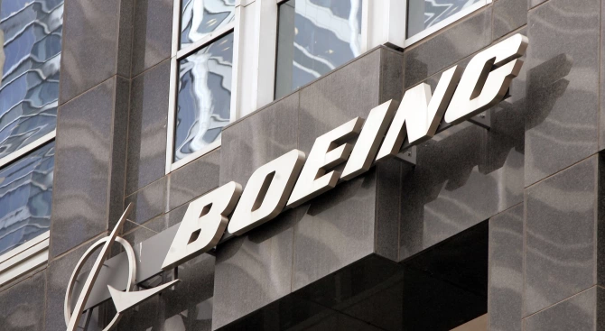 Ръководството на американския самолетостроител Боинг Boeing обмисля съкращаването на 10