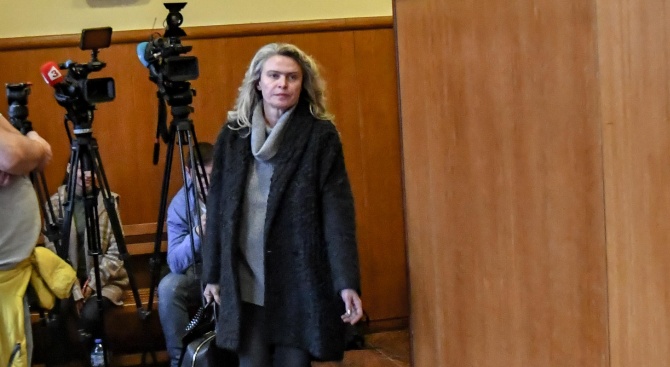 Жената на Божков остава в ареста
