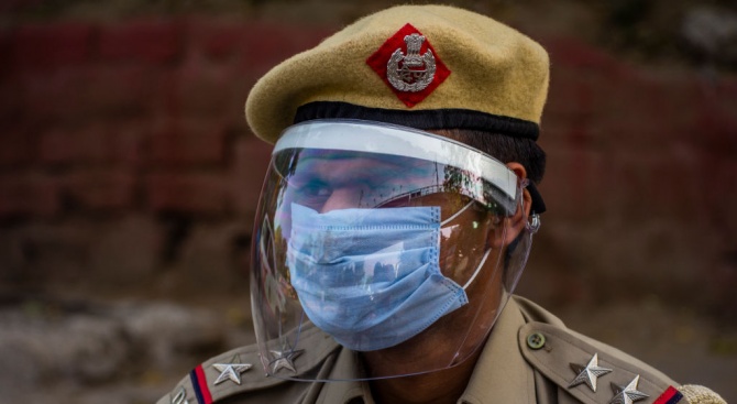  Броят на инфектираните с ковид в Индия надвиши 10 000 души 