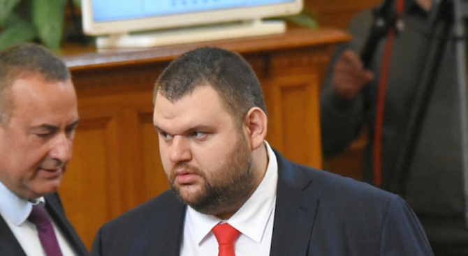 Депутатът Делян ПеевскиБизнесменът и депутат вече 4 мандата от гражданската