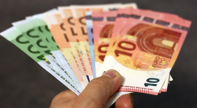 Осъждан танзаниец бутна фалшива банкнота на продавачка в Дупница