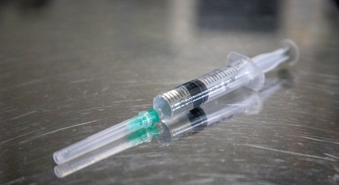 Британски учени започват изпитания на ваксина за Covid-19 