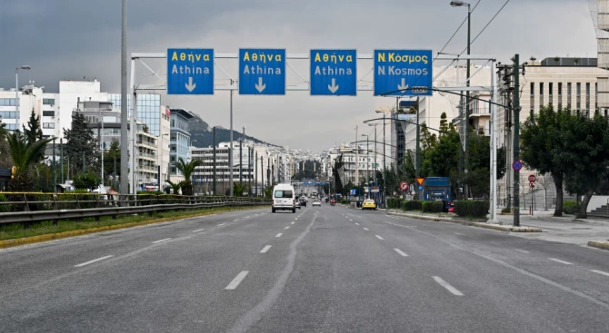 Гръцкото правителство обмисля да забрани напълно движението на лични автомобили