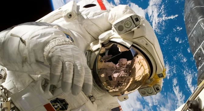 Руските космонавти на борда на Международната космическа станция МКС Олег