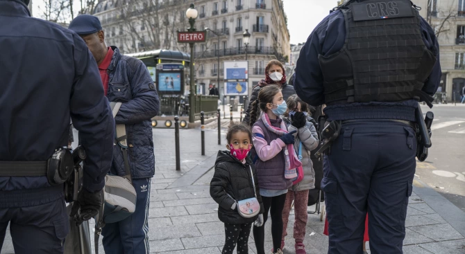 Според властите във Франция близо 10 на сто от населението