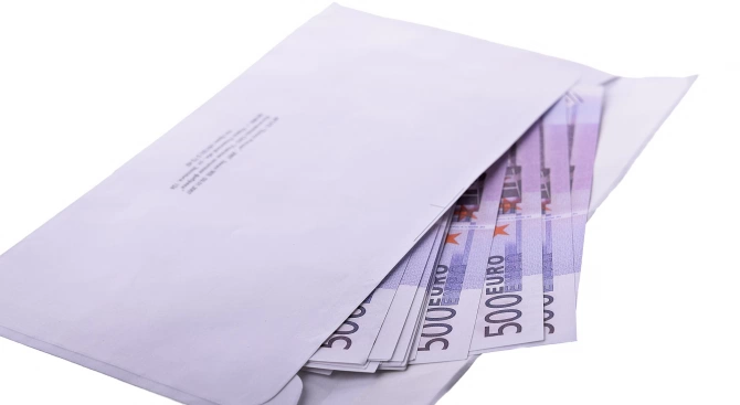 СДВР издирва собственика на изгубени пари в плик съобщиха от