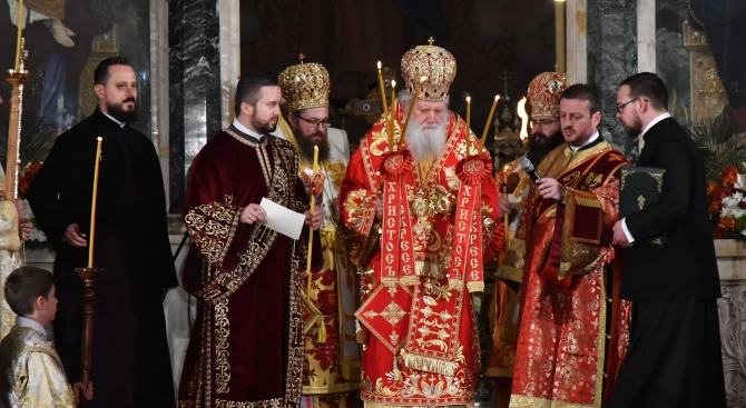 В навечерието на Възкресение Христово българският патриарх НеофитНеофит I е