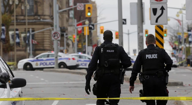 Мъж е открил стрелба по хора в Канада и полицията