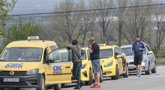  Полиция и таксита чакат идващите в София 