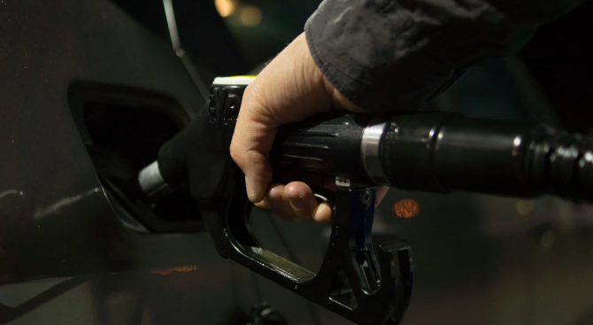 "Уолстрийт джърнъл": Какво ще кажете за цена на барел петрол от около минус 37 долара?