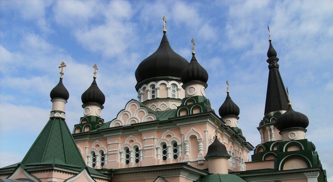Четири манастира в Украйна са под карантина заради COVID-19 