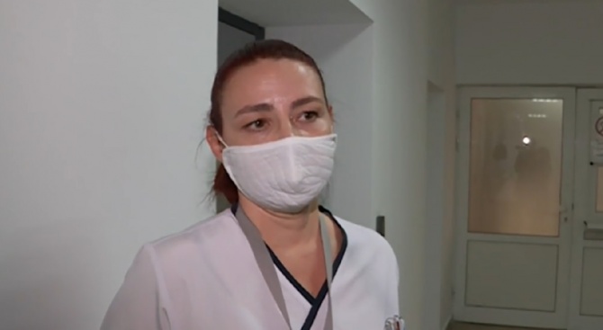 Лаборант от "Пирогов" не е виждала децата си цял месец, но вярва, че трябва да помога в битката с вируса